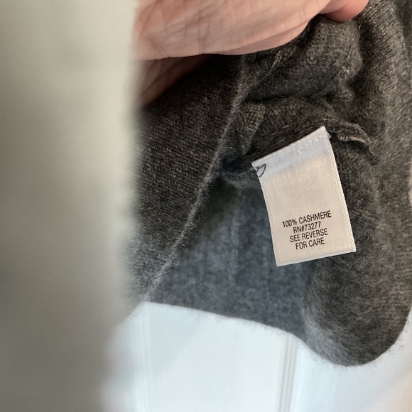 Men’s Apt 9 V-neck Cashmere Sweater, Large - Picture 4 of 5